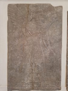 Storie del Louvre. Genio alato benedicente, 685 a.C., Nimrud, Palazzo di Assurnasirpal II