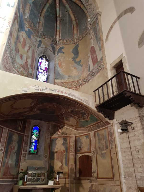Chiesa di San Francesco a Gubbio – abside di destra, con in basso la Cappella Sforzolini
