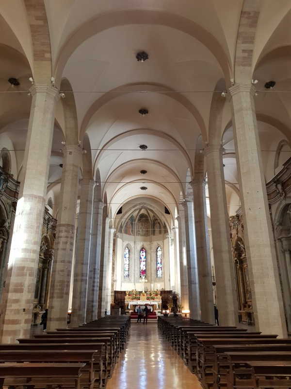 Chiesa di San Francesco a Gubbio - navata centrale
