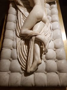 Ermafrodito, restauro di Gian Lorenzo Bernini (aggiunta del materasso) - dettaglio