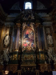 Altare di Sant'Ignazio di Loyola con la tela di Andrea Pozzo
