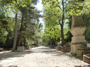 Arles, Alyscamps, Viale dei sarcofagi