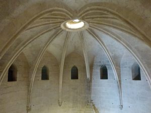 La storia di Aigues-Mortes. L'interno della Torre di Costanza, la sala superiore