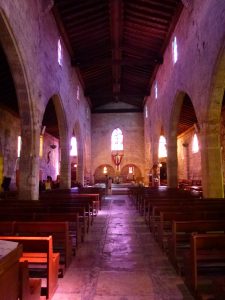 L'interno della chiesa di Aigues-Mortes, Nostre-Dame-des-Sablons