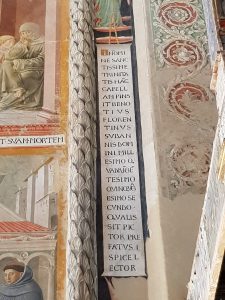 Affreschi di Benozzo Gozzoli nella cappella maggiore, dettaglio del cartiglio con l'indicazione dell'autore dell'opera, "Benotius Florentinus" e della data di realizzazione