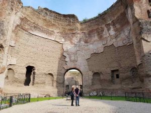 L'esedra della palestra occidentale delle terme di Caracalla