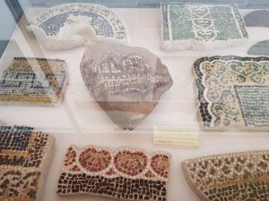 Mosaici parietali in paste vitree provenienti dalla prima nave