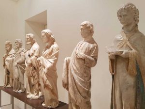 Statue di profeti, santi e apostoli