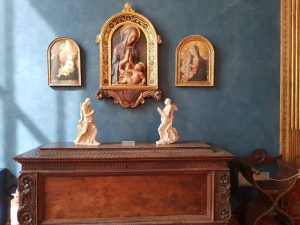 Sala del Terrazzo, al centro Bartolomeo Bellano, Vergine col Bambino