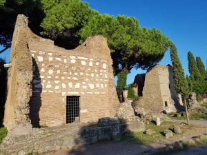 Tratto dell'Appia antica nei pressi del casale di Santa Maria Nova