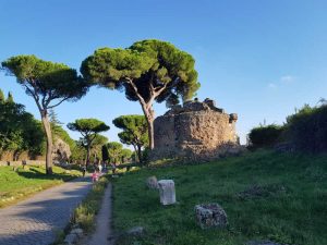 Tratto dell'Appia antica nei pressi del casale di Santa Maria Nova