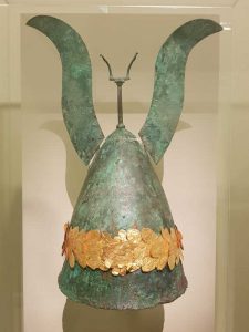 Casque orné d'une couronne de laurier, 325-300 a.C.