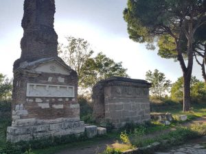 Sepolcri dei festoni e del frontespizio sull'Appia antica