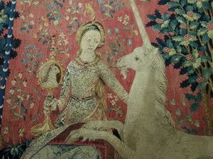 Dama con l'unicorno, la vista - dettaglio della dama con lo specchio