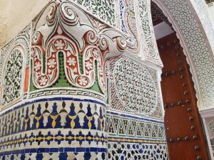 Ingresso alla moschea Karaouine - dettaglio della decorazione in gesso