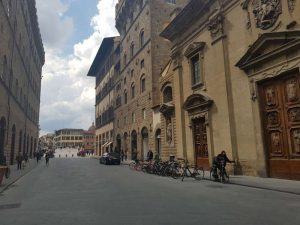 Piazza Santa Trinita oggi