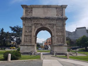 Arco di Traiano - facciata interna