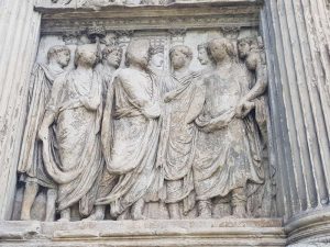 Arco di Traiano - dettaglio della facciata interna