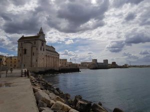 Cattedrale e castello di Trani dal molo