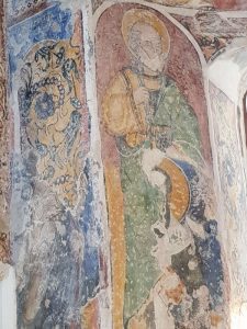 I diversi strati pittorici nella parete dell'abside