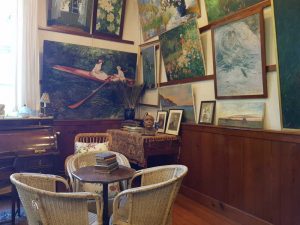 Un angolo del primo atelier di Monet, poi salotto della sua casa