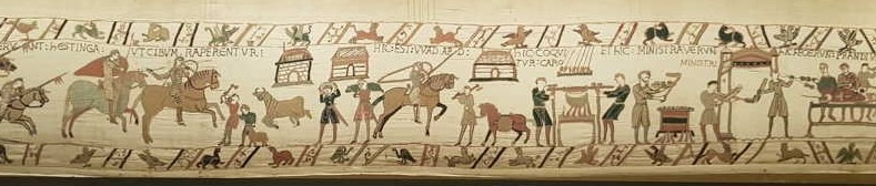 Da sinistra: lo sbarco dei normanni in Inghilterra; scene di saccheggio; la preparazione dei pasti dei cavalieri
