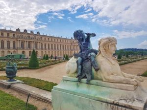 Visitare Versailles, Giardini, Parterre sud, Amore portato da una Sfinge