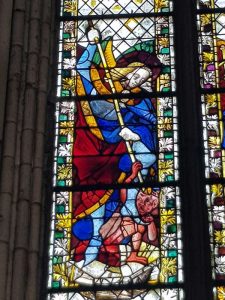 Cattedrale di Notre-Dame, vetrata con san Michele