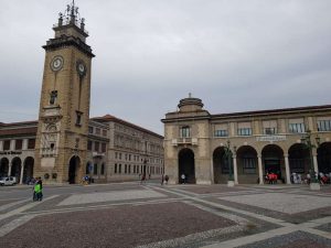 Visitare Bergamo. La Torre dei caduti del centro piacentiniano