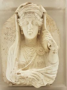 Busto funerario femminile e iscrizione, Musée du Louvre