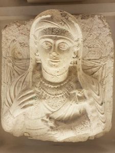 Busto funerario femminile con iscrizione, Musée du Louvre