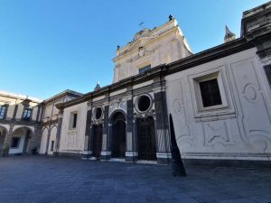 Facciata della Chiesa sul Cortile d'onore della Certosa