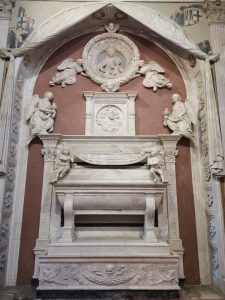 Sant'Anna dei Lombardi, Antonio Rossellino e Benedetto da Maiano, Cappella Piccolomini, Monumento funebre di Maria d'Aragona
