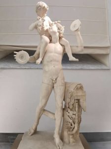 Gruppo statuario di Satiro con Dioniso bambino - Galleria