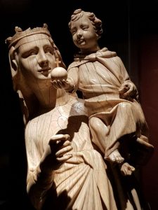 Giovanni Pisano, Madonna col Bambino - dettaglio. Avorio