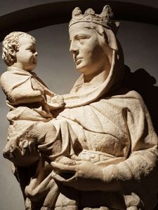 Museo dell'Opera del Duomo di Pisa. Giovanni Pisano, Madonna del colloquio - dettaglio