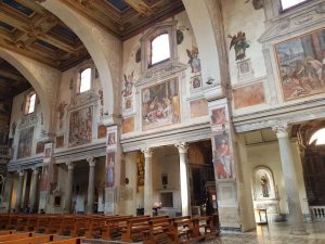 Gli affreschi della navata centrale con le Storie della Passione