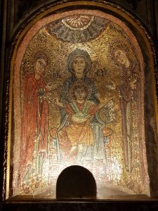 Santa Prassede. Sacello di san Zenone, absidiola dell'altare con la Vergine con il Bambino benedicente, insieme alle sante Prassede e Pudenziana