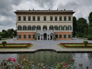 Villa di Marlia dal Teatro d'Acqua