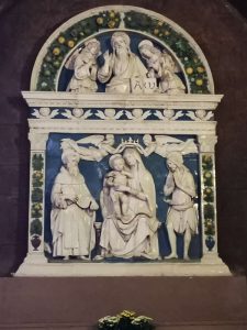 Andrea e Giovanni della Robbia, Madonna in trono col Bambino e i santi Antonio e Giobbe. Lunetta con l’Eterno adorato dagli angeli, Chiesa di san Pietro