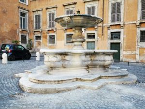 Fontana di piazza delle Cinque Scole