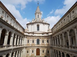 Cortile e facciata di Sant'Ivo alla Sapienza