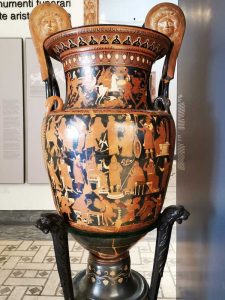 Vaso dei persiani, proveniente da un ipogeo di Canosa di Puglia. Museo Archeologico di Napoli
