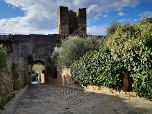 La porta di ponente del castello di Monteriggioni