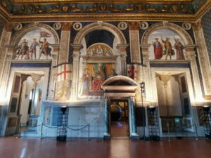 Sala dei Gigli, al centro Domenico Ghirlandaio, San Zanobi in trono con Sant'Eugenio e San Crescenzio