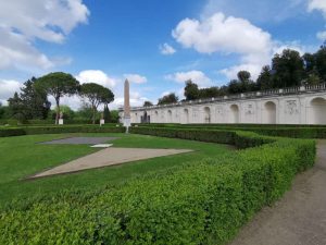 Piazzale di Villa Medici a Roma e veduta della Galleria