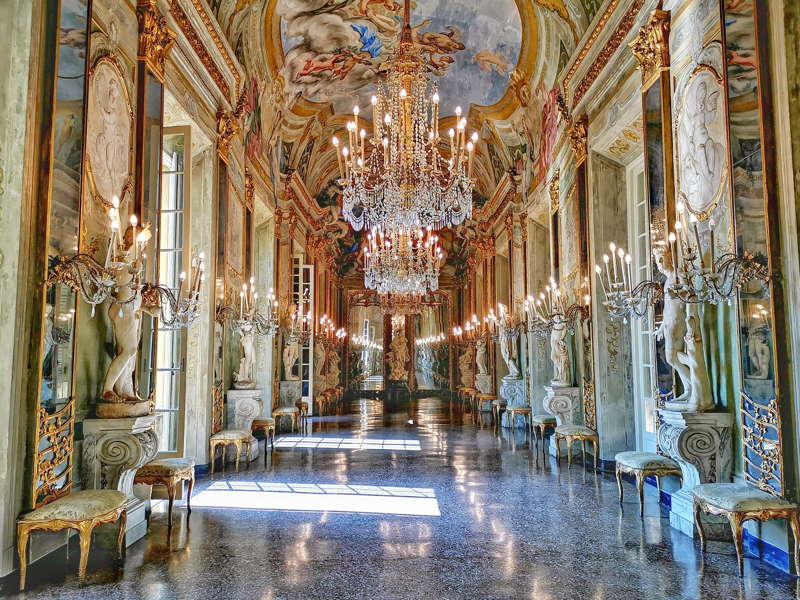 Galleria degli Specchi di Palazzo Reale a Genova