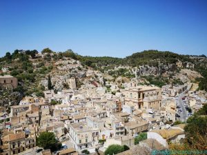 La cava di Santa Maria la Nova e la chiesa omonima