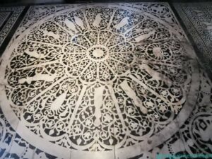 Riquadro dello zodiaco del tappeto marmoreo della navata centrale di San Miniato al Monte
