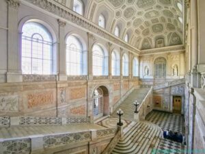 Scalone monumentale del Palazzo Reale di Napoli